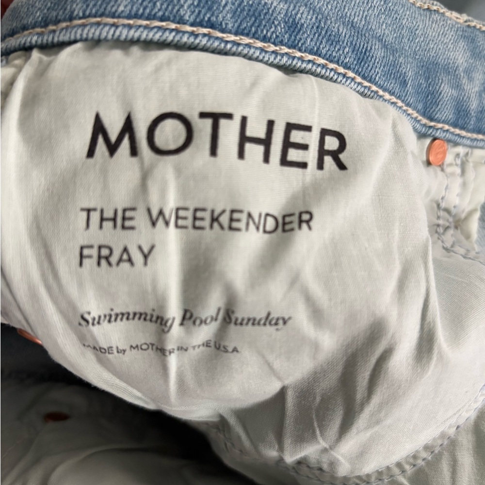 MOTHER The Weekender Fray Jeans Size 32 Light Wash Flare Raw Hem - Picture 5 of 5